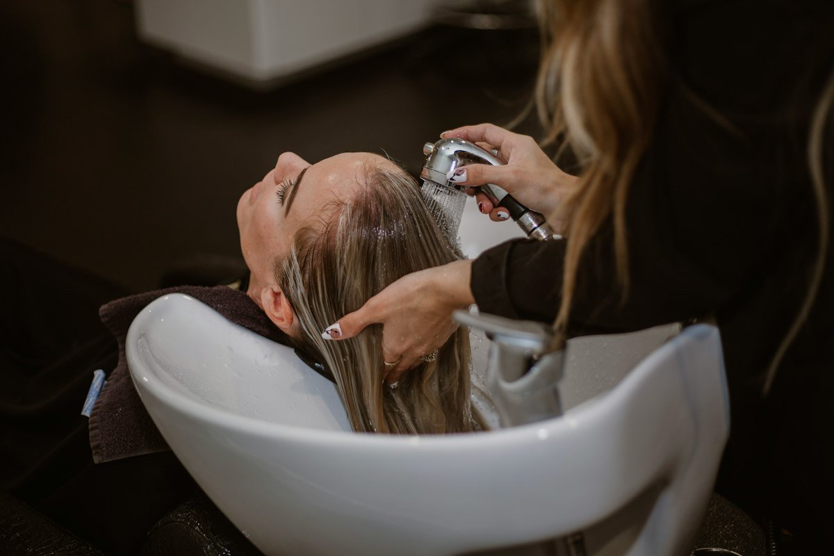 Scalp cycling is de haarroutine die je hoofdhuid verdient